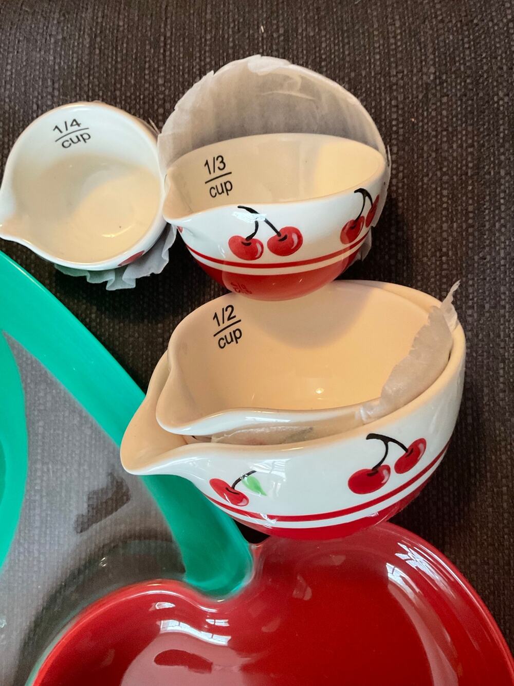 Measuring cups nesting set ceramic red cherry retro style cute 1950s cherries 4